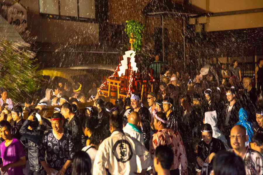Lễ hội té nước tại suối nước nóng Yugawara