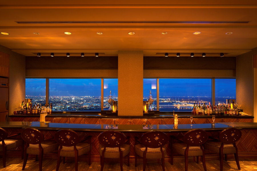 Yokohama Royal Park Hotel 70F "Sirius: SKY Lounge"