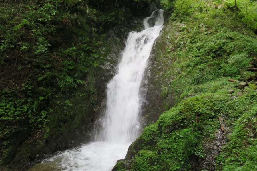 Les cascades Higeso  (ou Cascades du moine barbu)