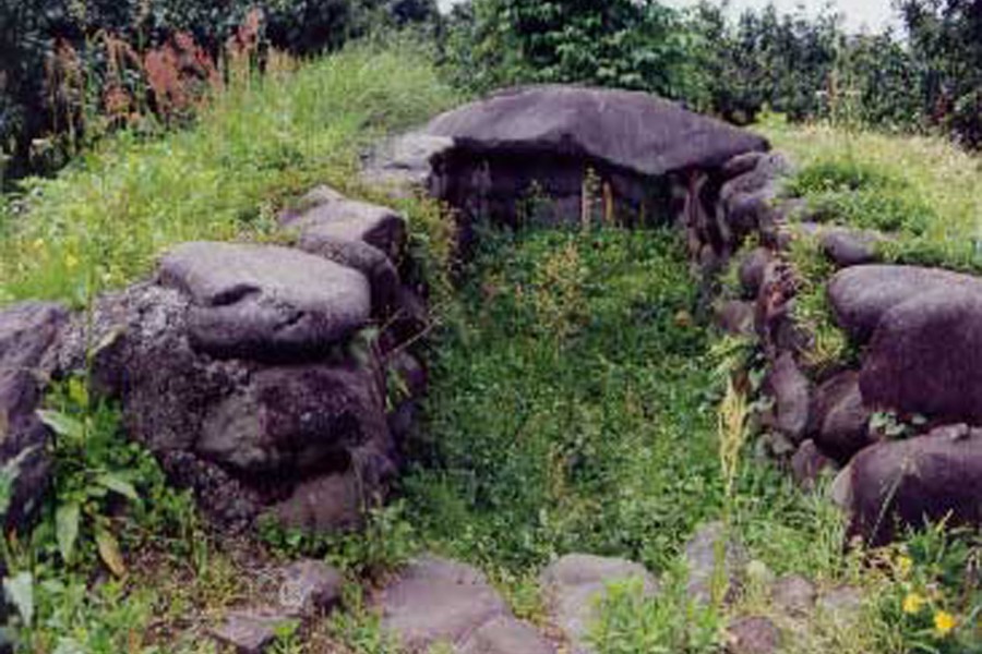 Altertümliches Grab Kuno