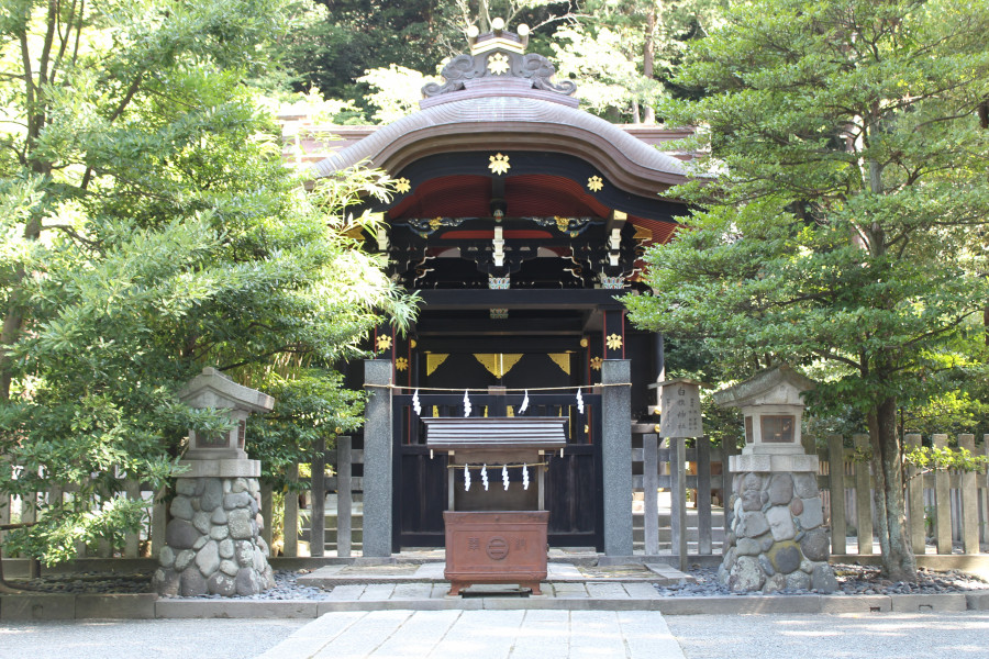 Sanctuaire de Shirahata (dans l'enceinte du sanctuaire de Tsurugaoka Hachiman)