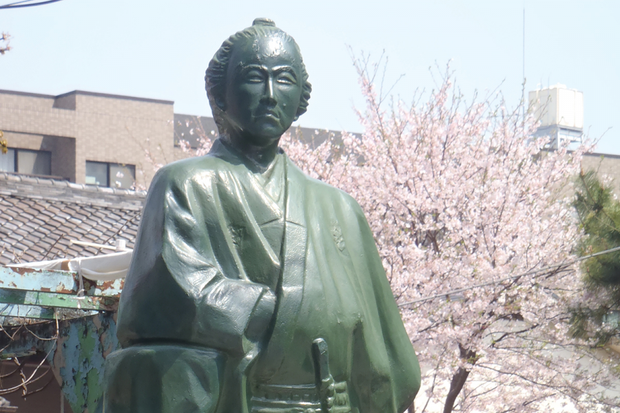 Estatua de Sakamoto Ryouma