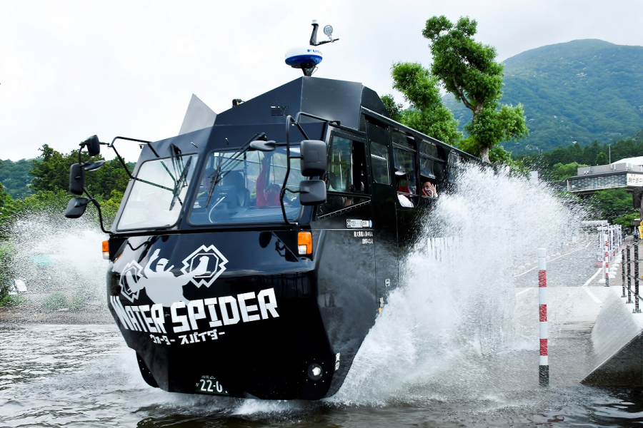 รถบัสสะเทินน้ำสะเทินบกนินจา แมงมุมน้ำ