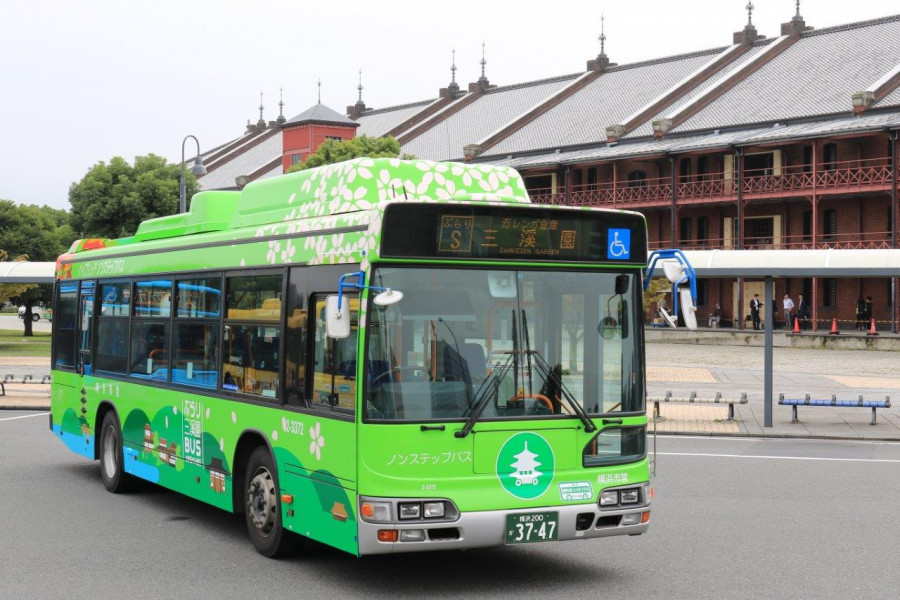 Autobús del Jardín Sankei-en de Burari