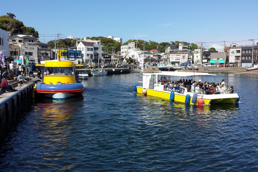 Ferry del puerto de Misaki Sanshiro