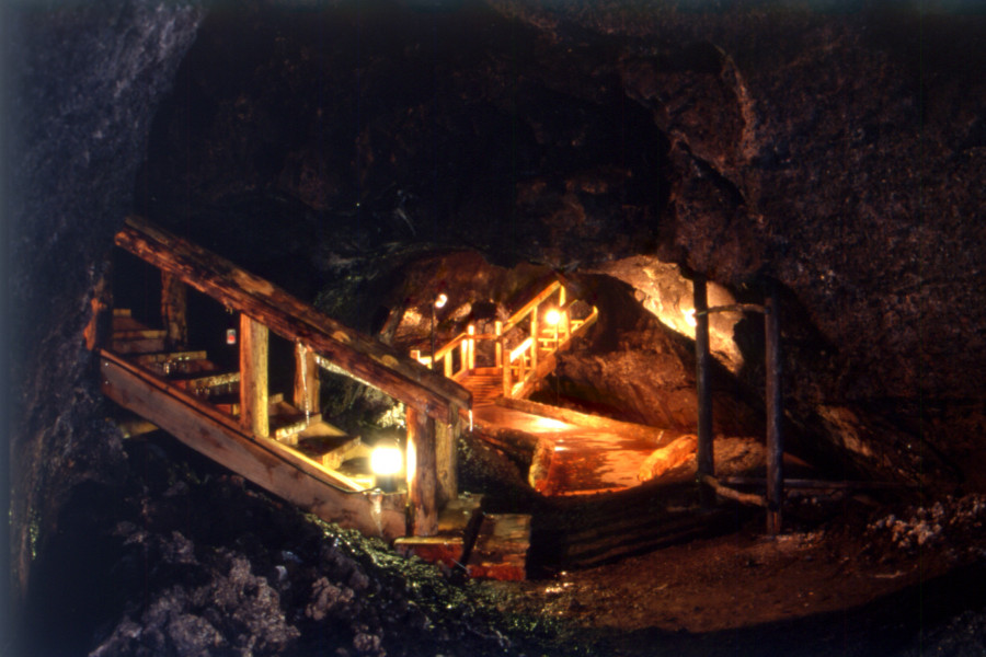 Grotte aux chauves-souris du lac Saiko