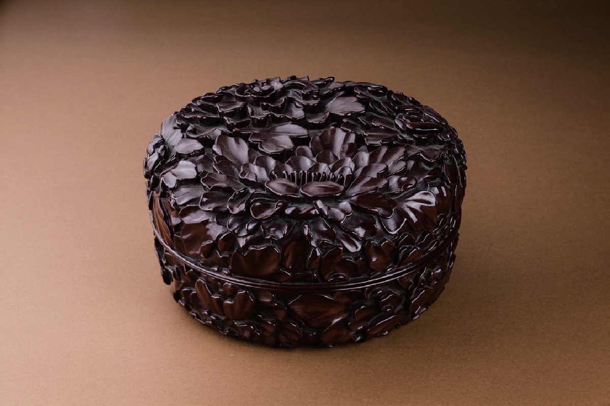 Kamakurabori (Traditional lacquerware)